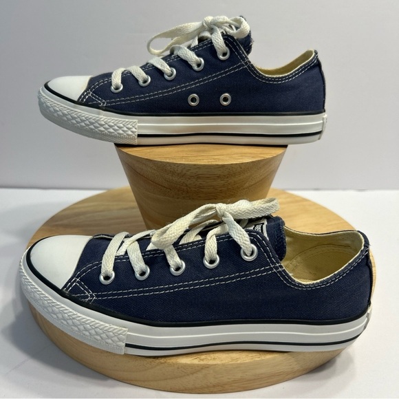 Converse Size US 2.5 Shoes All Star Chuck Taylor Youth Navy Blue Canvas Low Top - Picture 1 of 7